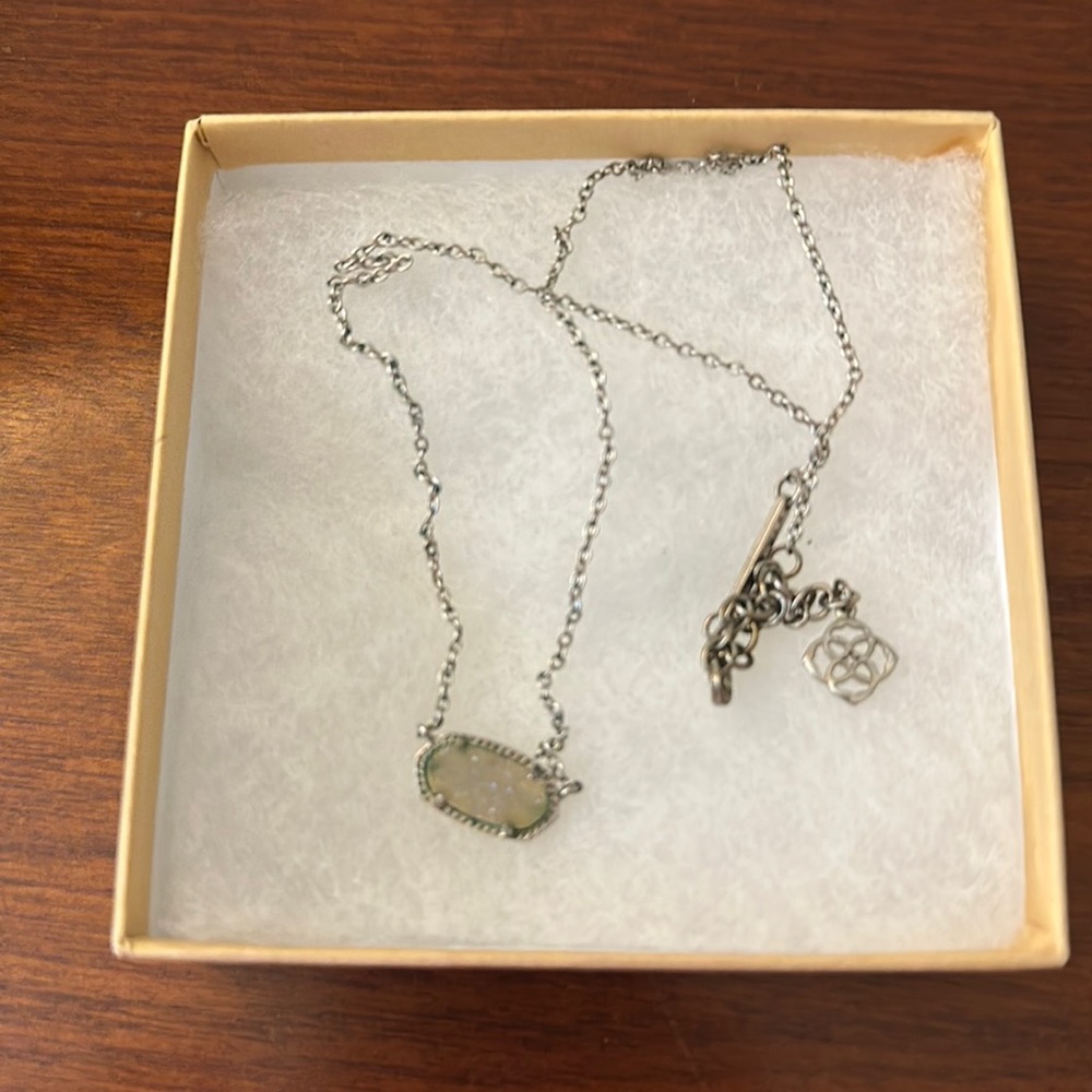 Kendra Scott necklace